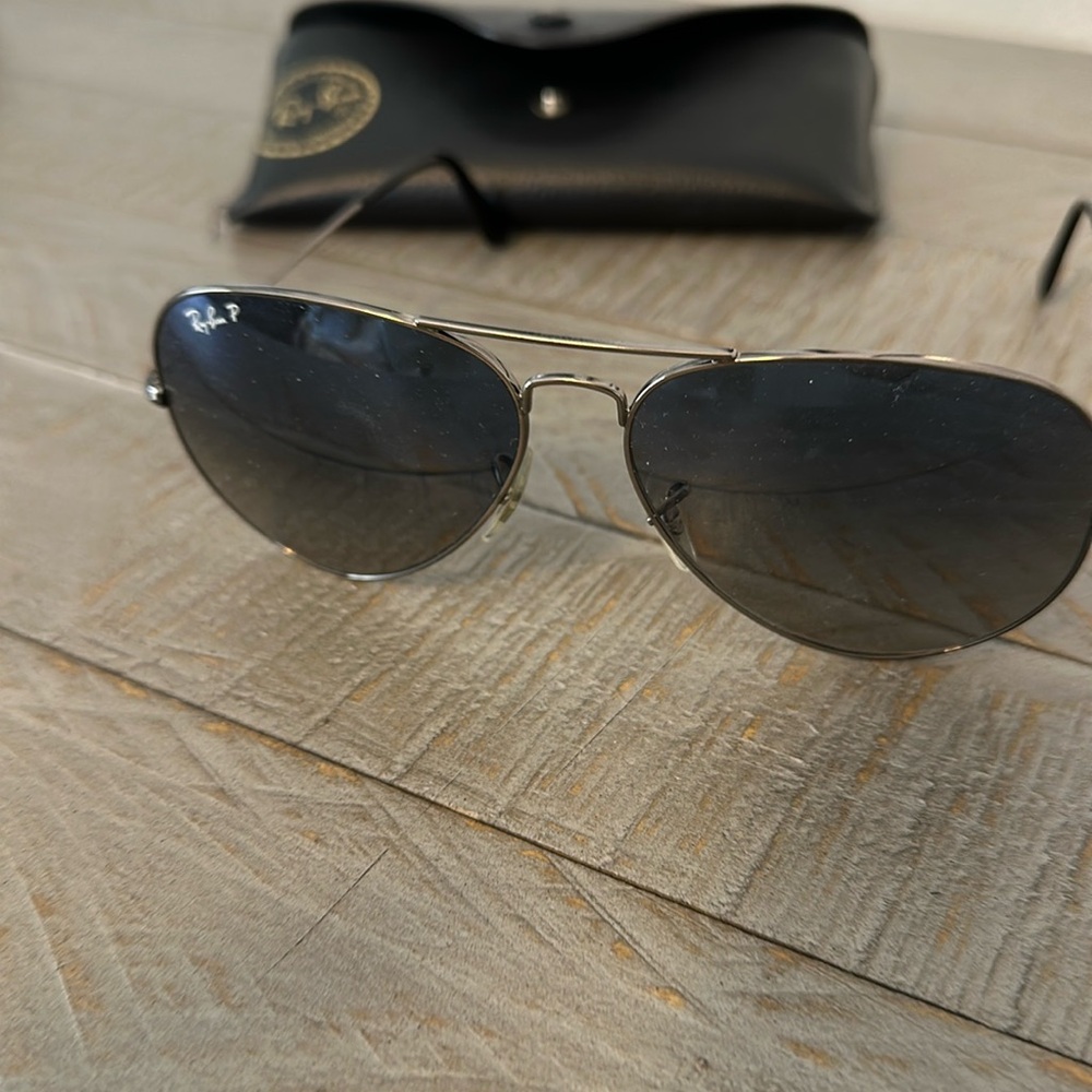 Polarized black aviator rayban